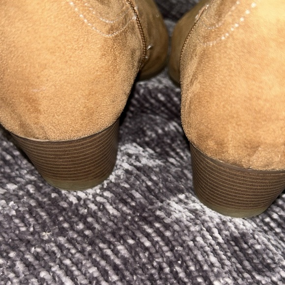 Wore once gently excellent condition like new 9 1/2 - Picture 3 of 11